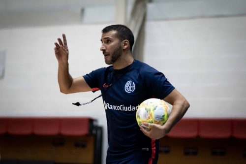La historia del DT de futsal, elegido entre los mejores del mundo