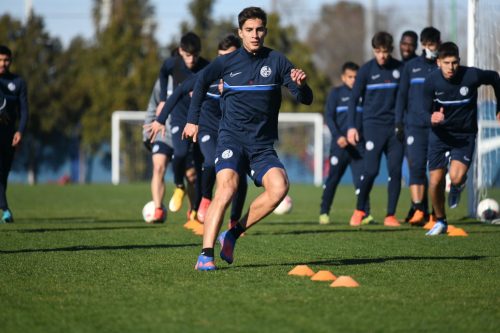 Insúa prueba esquema y equipo, de cara al clásico